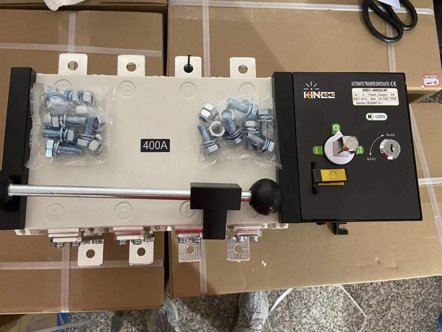 KINEE Automatic Transfer Switch ATS 3P 4P 100A 250A 400A 630A 800A 1250A 1600A 2500A Capacity Plastic and Metal Material