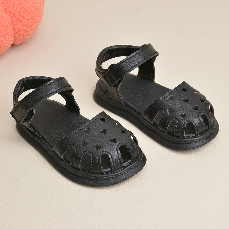 Хит продаж, Летние черные бежевые пляжные сандалии на плоской подошве для маленьких детей, открытые блестящие сандалии для вечеринок