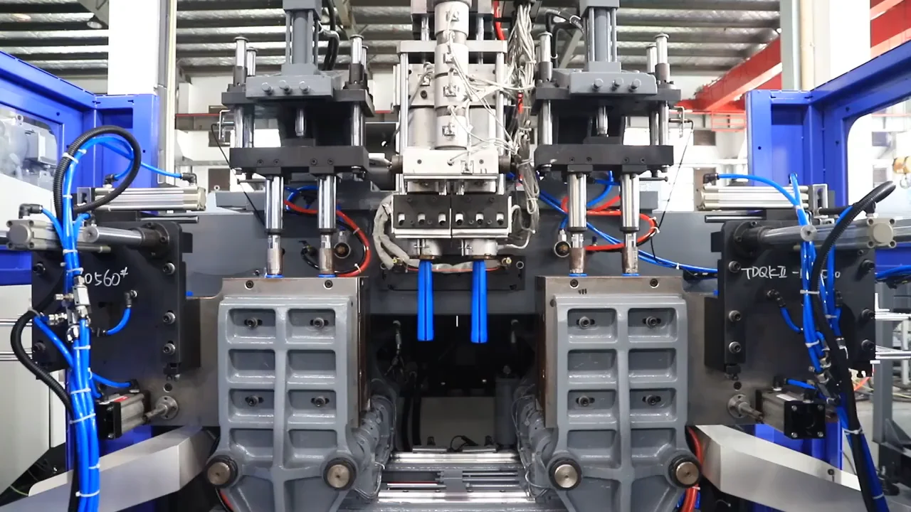 Tongda Htll2l Pvc Extrusion Blow Moulding Small Plastic Balls Making