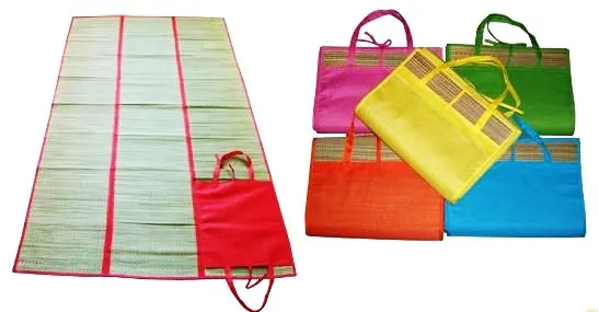 Straw Beach Mat Waterproof Non Slip Straw Mat Foldable Lightweight Picnic Mat with Blue Trim for Camping Sunbathing Picnic Yoga