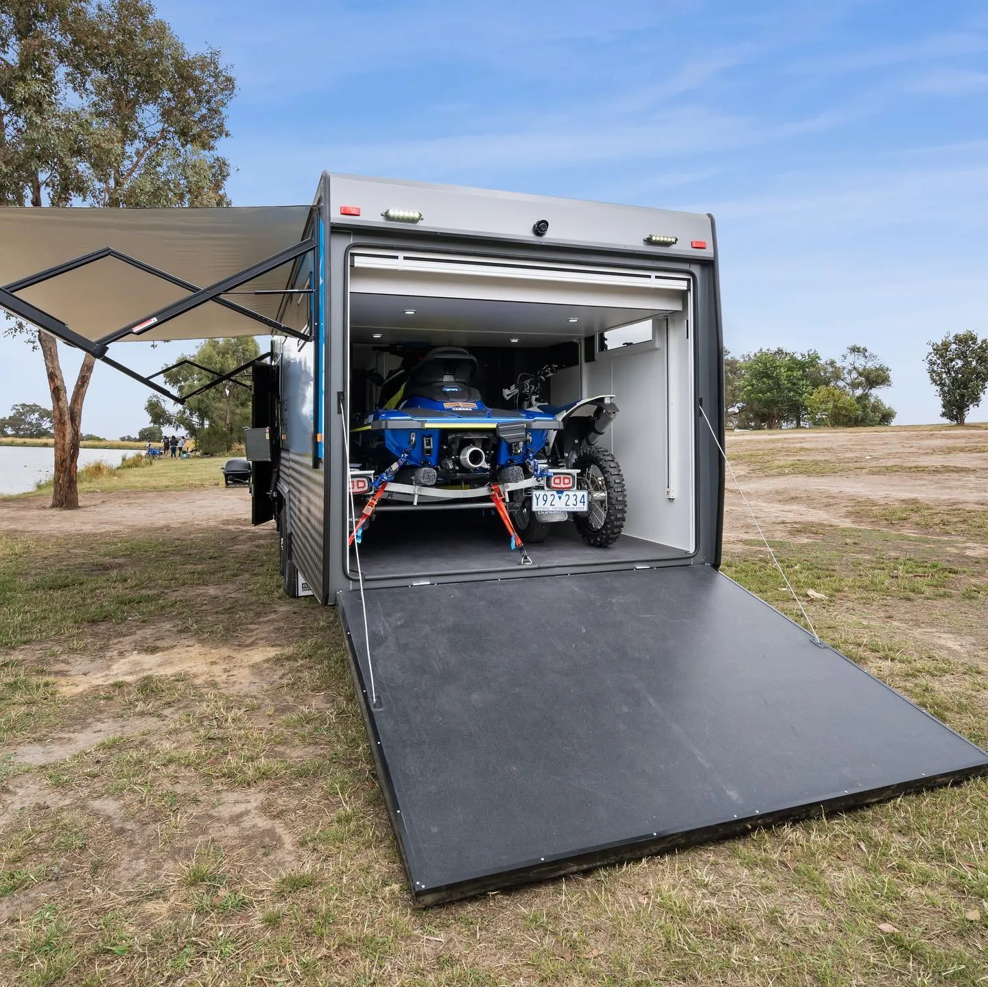 toy hauler (1).jpg