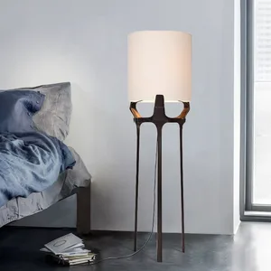 Hot Sale Modern Indoor LED Floor Task Lamp Gold Iron Home Decoration with E27 Base