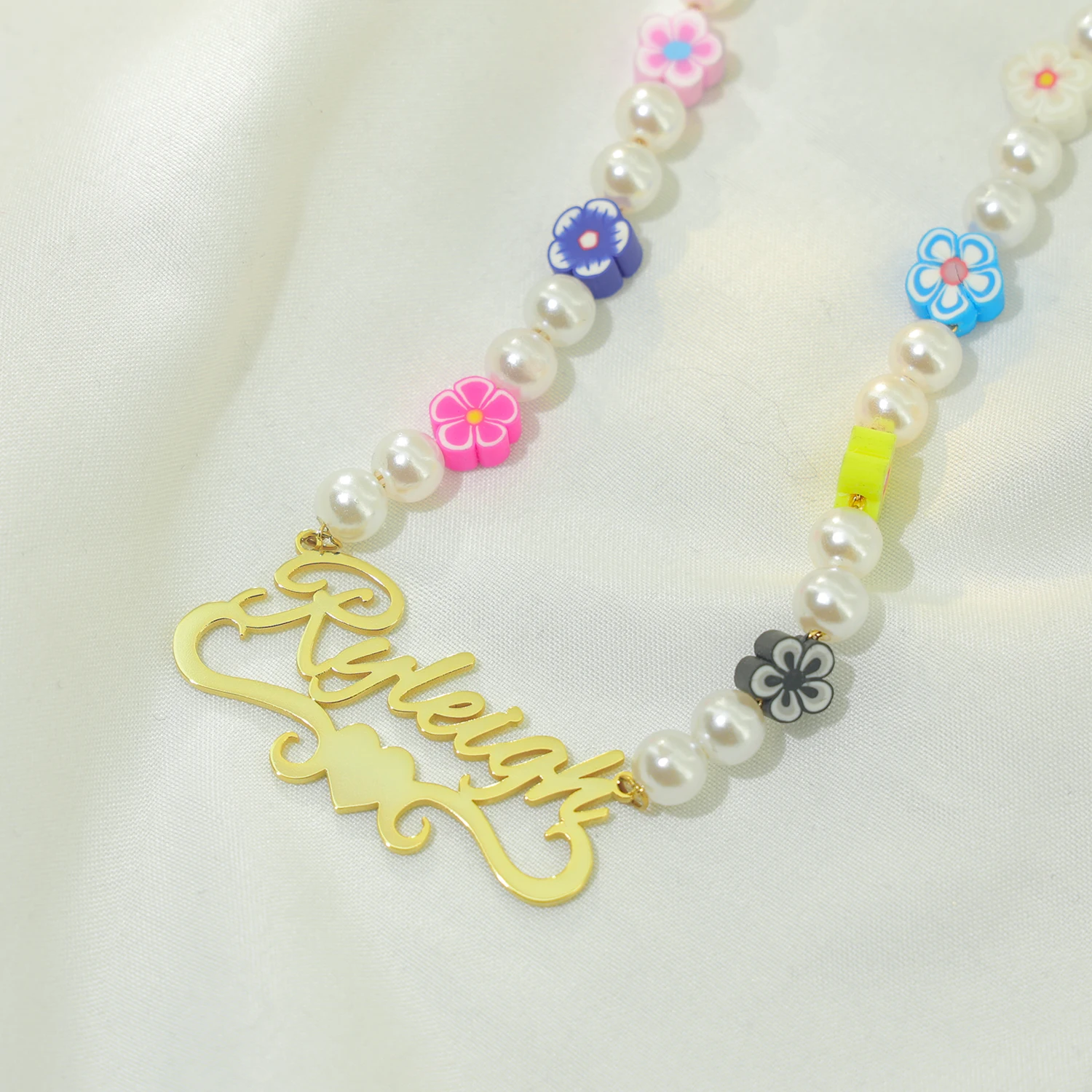 Custom Letters Name Pearl Beaded Necklace for Girl Fashion