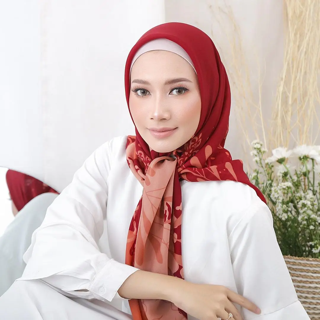 Custom Digital Printing Tudung Bawal Bidang 50 Muslim Cotton Voile Flower  Design Scarf Women Hijab - China Designer Silk Scarf and Warm Designer Scarf  price