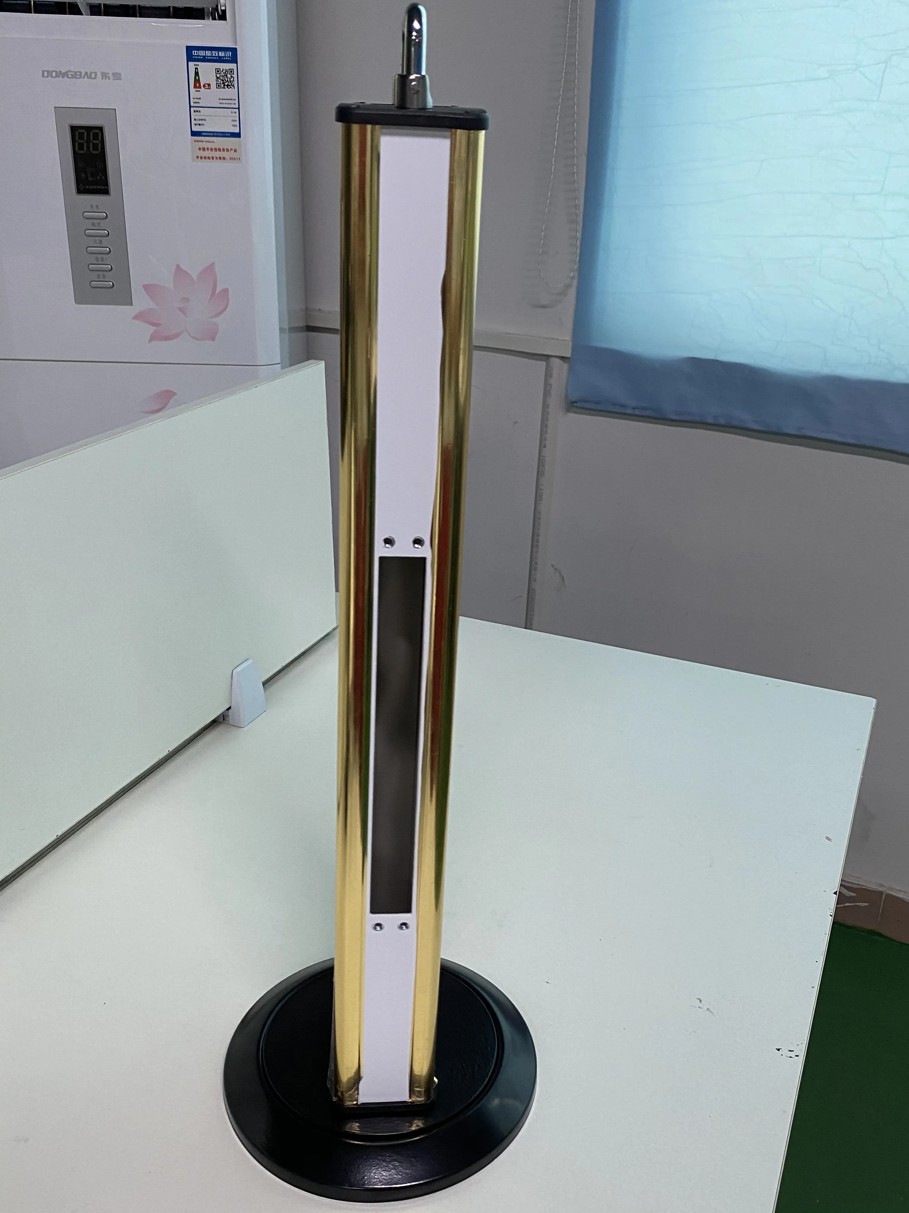 Rotating Smart Lock Display Stand for Exhibition Hall with Fingerprint Locks Compatibility