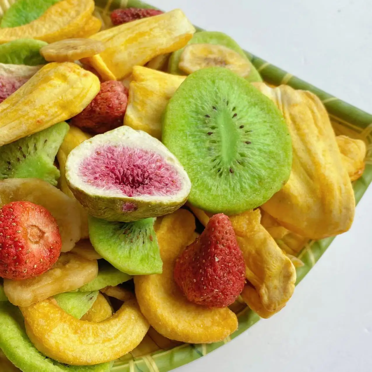 Tropical Mixed Dried Fruits and Vegetables Healthy Snack OEM Fried Mix Fruit Chips manufacture