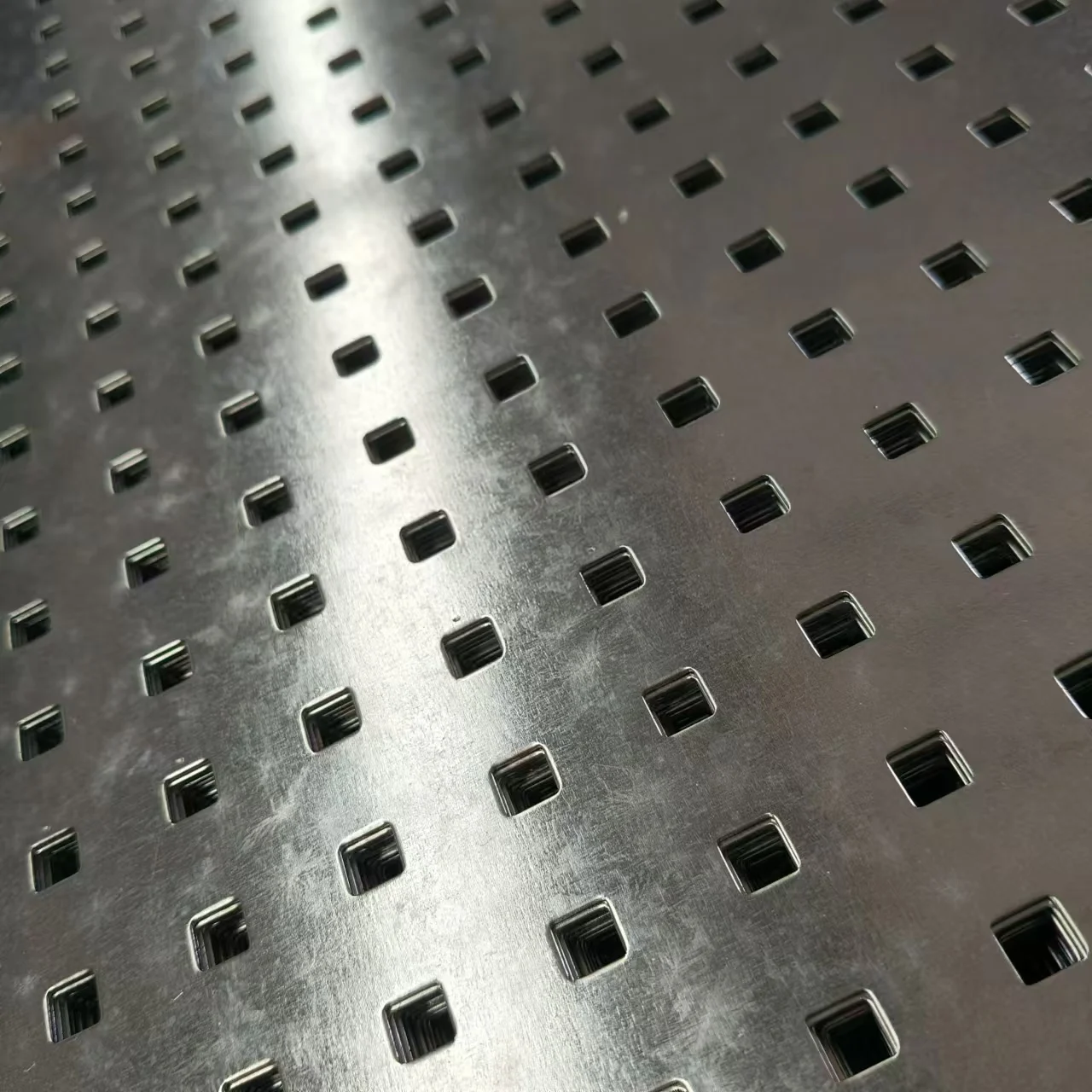 Creative Decorative Perforated Sheets for Wall Art Home Decor Unique Touch with Steel Aluminium Grating Plates Floor Application