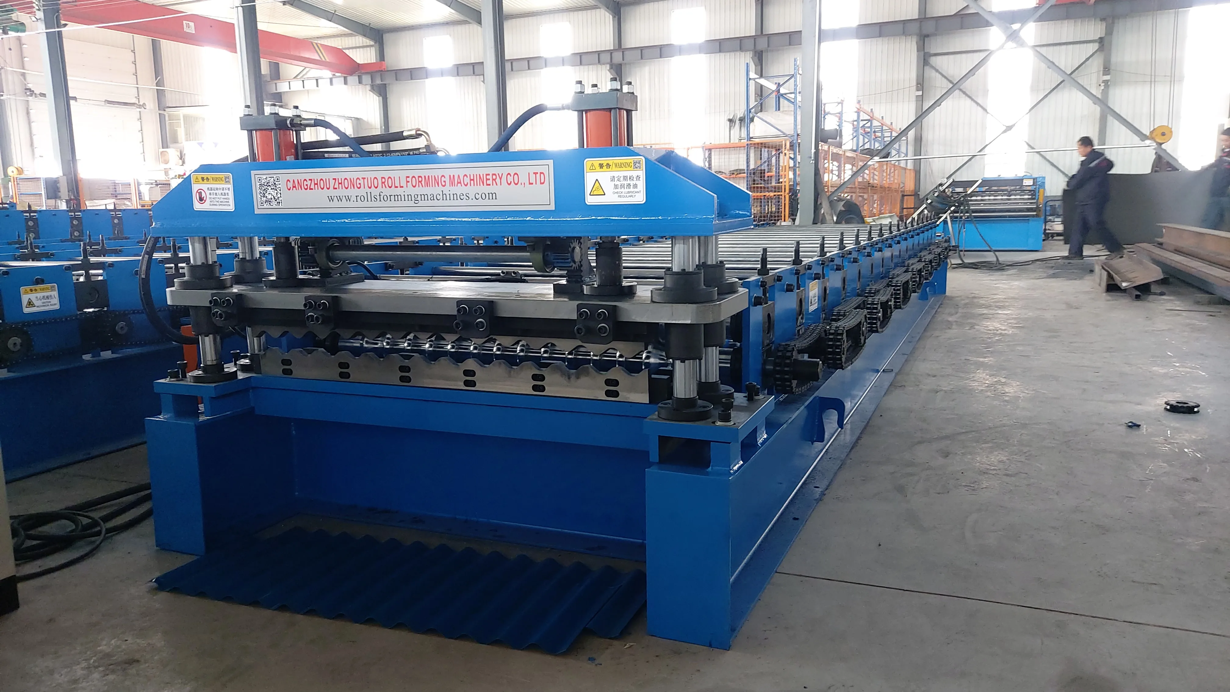 Color steel plate rolling machine metal sheet corrugated roof panel making machine