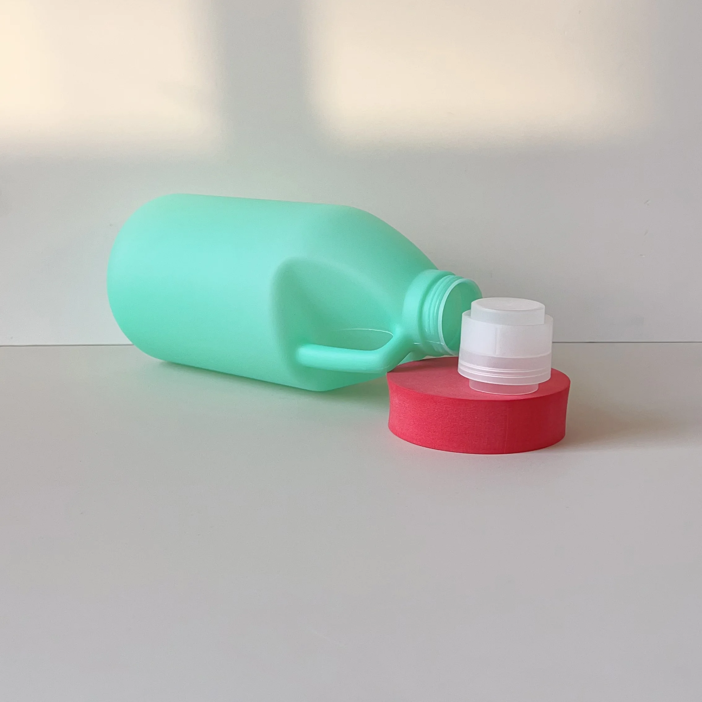 Custom 1895ml White Round Empty HDPE Plastic Household Laundry Detergent Bulk Bottle