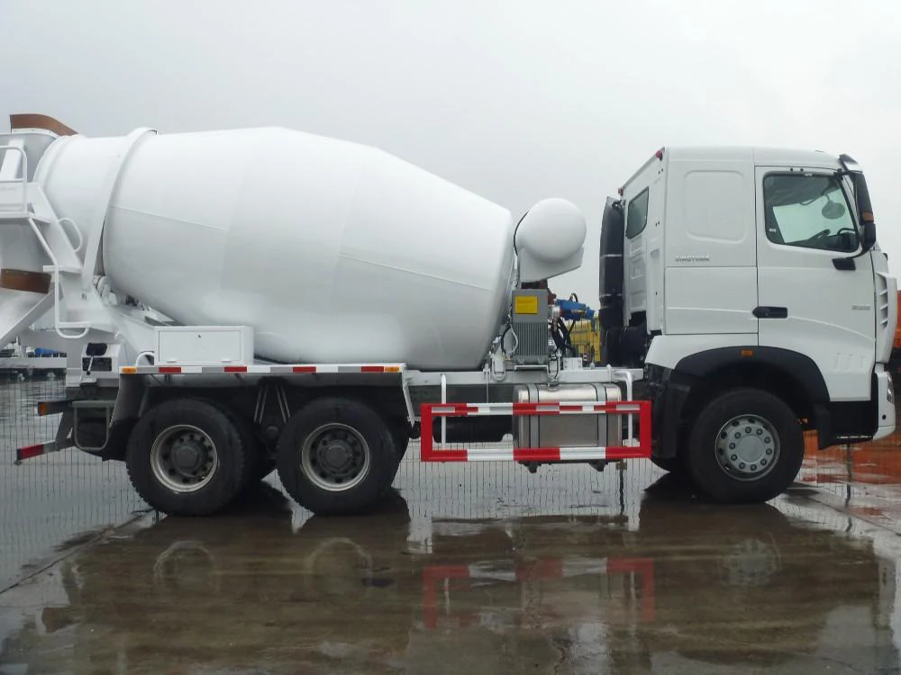 HOWO Construction Machine 10cbm Concrete Mixer Truck Cement Mixing Truck Parts Price in Colombia