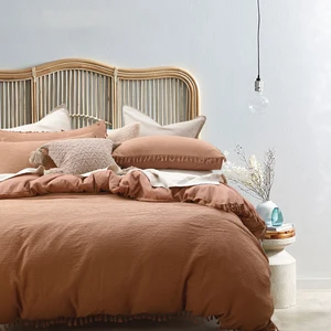 Heniemo Factory Supply 120gsm Seersucker 3pcs Bedding Comforter Sets Duvet Cover Set with Hand Made Trim