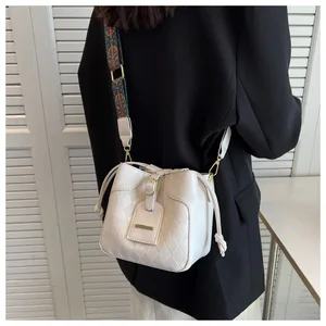 Minissimi Low MOQ Custom Pu Lattice Classic Sling Style Slingvaska Customized Bucket Bags Crossbody Bag  for Women