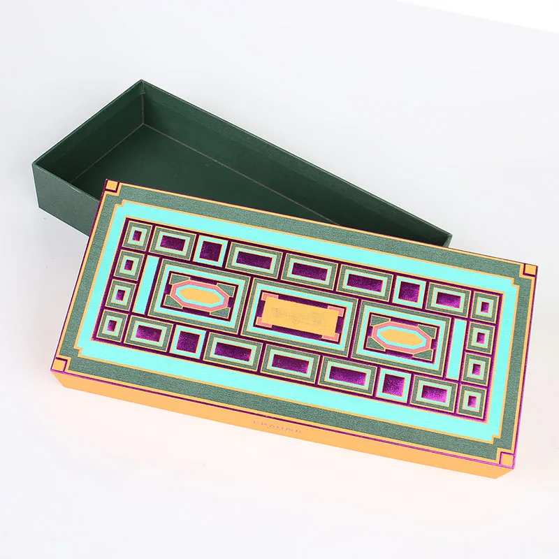 กล่องของขวัญแบบกระดาษแข็งหรูหราที่ปรับแต่งได้ กล่องบรรจุภัณฑ์ของขวัญที่เป็นมิตรต่อสิ่งแวดล้อม พร้อมเทคนิคการนูน (Embossing) พิเศษ ใช้กระดาษพิเศษและเทคนิค Cold Stamping