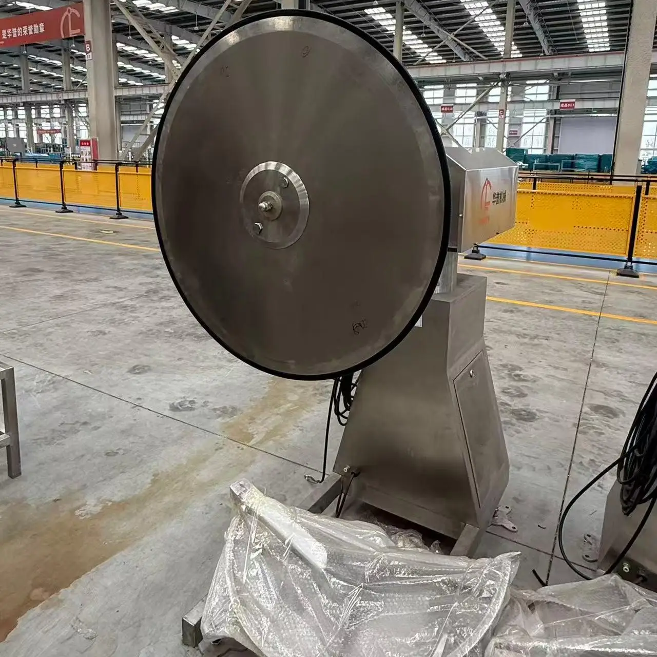 Automatic carcass cutting saw for cattle and pig slaughterhouses, circular frozen meat and bone sawing machine for slaughterhouses