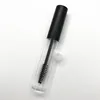 Tube mascara avec dessus noir mat