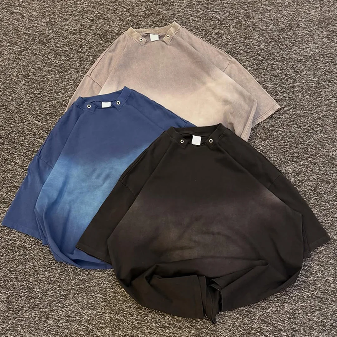 Swaar-gewig katoen losse mans-T-hemp, sonverbleikte suurwas-retro kortmou, aanpasbare strass- en serigrafie-kuns