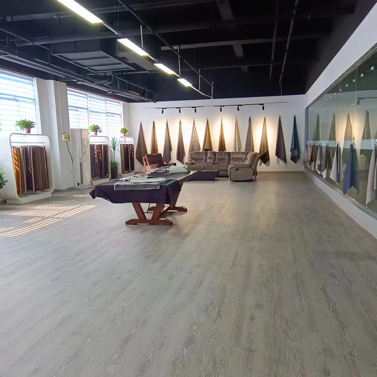 Haining Huarui Textile Co., Ltd. 3