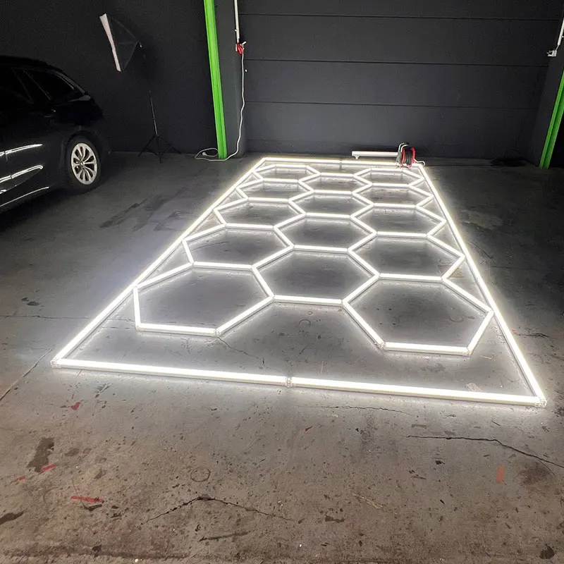 Pacco Da 4 Luci LED Da Garage 28W 2800lm - Lampade A Soffitto Con Pannelli Regolabili 360°, Luce Diurna 6500K, Attacco E27