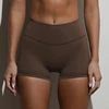 pantalones cortos marrones