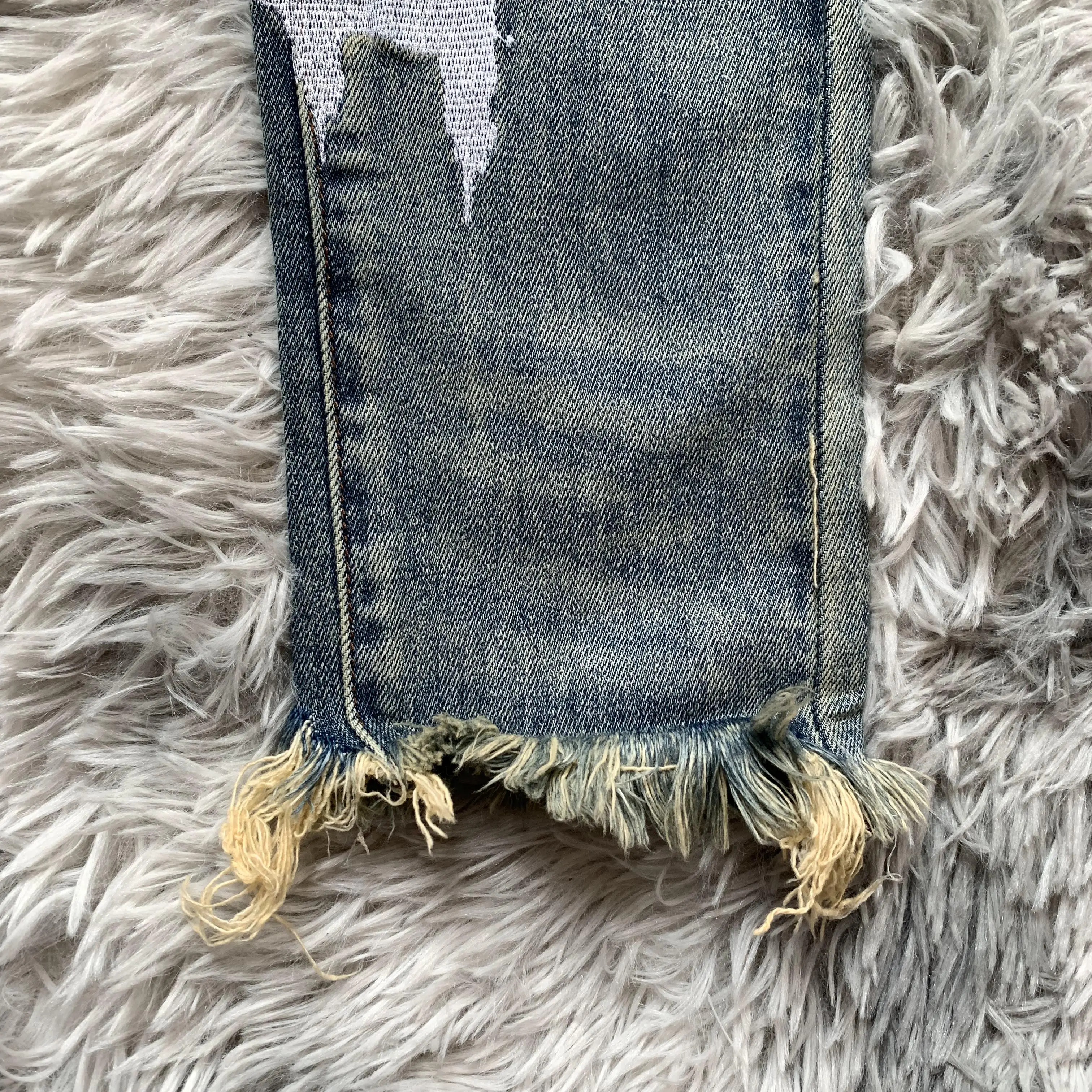 Pantaloni affusolati da uomo con etichetta personalizzata, con ricamo blu sulla gamba interna, con tasca posteriore, stile stilista, effetto consumato_voghion.com