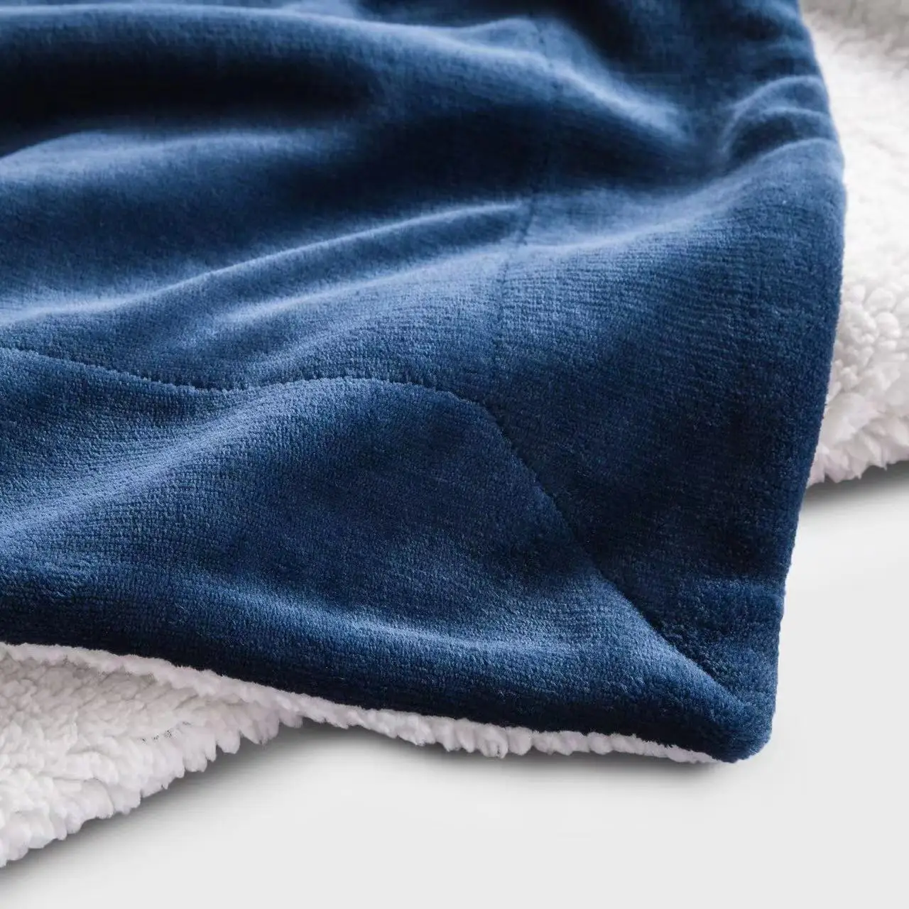 China Factory Double Layer Custom Logo Color Flannel Sherpa Fleece Throw Blanket Reversible Cozy Soft 2 Ply Blankets for Winter