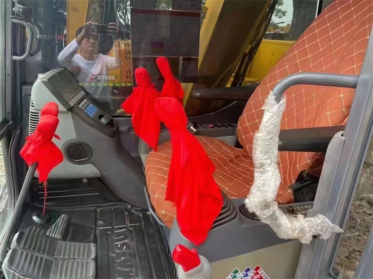 Used Komatsu PC70-8 Excavator with 1400 Working Hours 6500KG Operating Weight and 0.3m³ Bucket Capacity