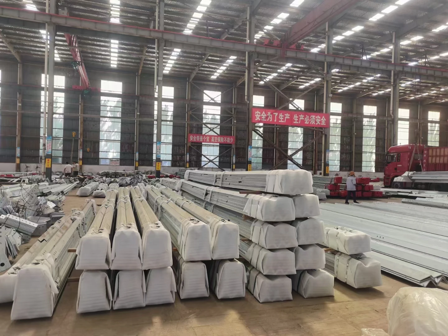 High Quality Galvanized Steel Three-Legged Telecom Tower Monopole Design for 5G Signal Transmission manufacture