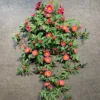 Colgante de pared con margaritas rojas rosas