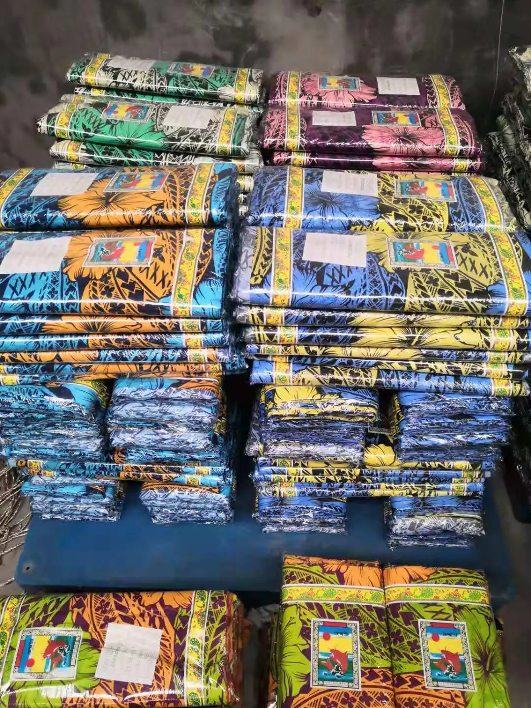 Colorful Polyester Jumping Fish Fabrics Printed