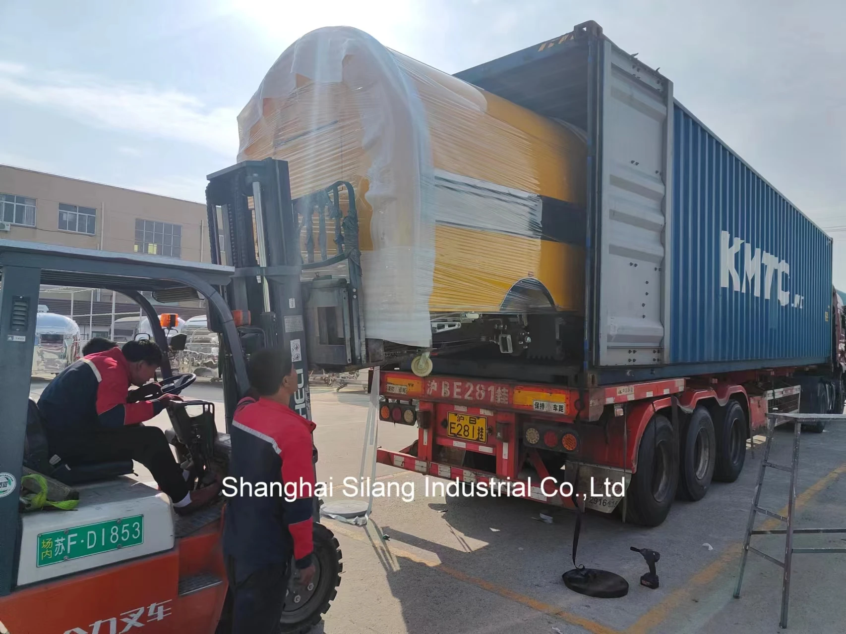 5.8M full body stainless steel full equipment multifunctional SL-6T caterpillar food truck trailer details