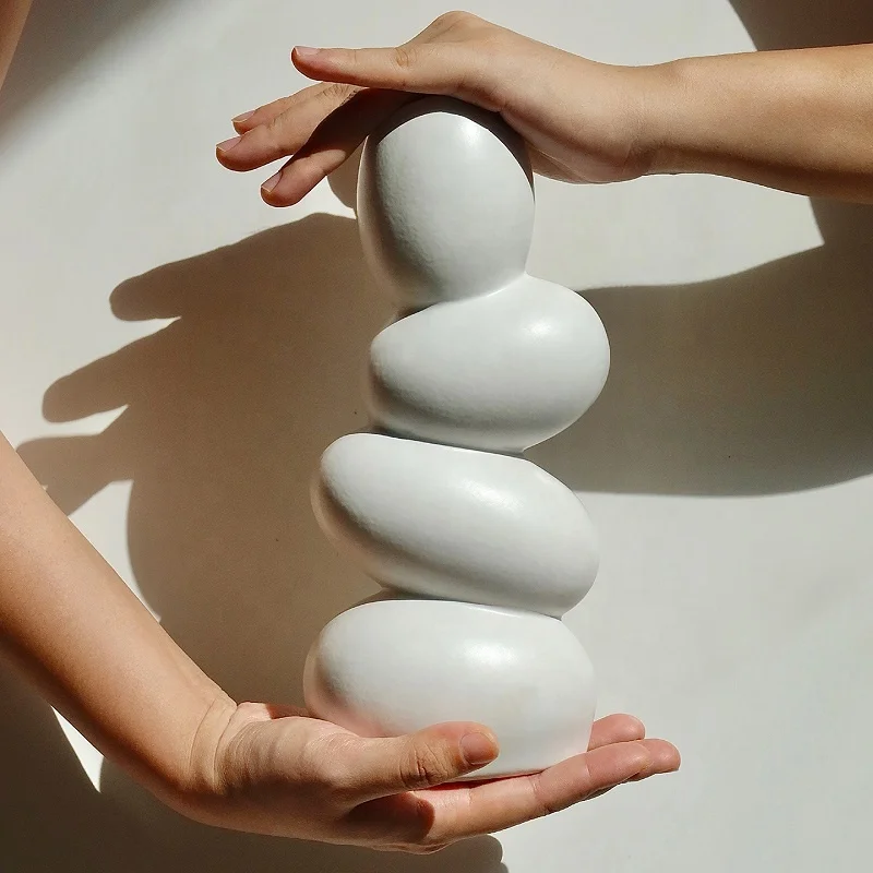 Nordic Ins Irregular Egg Shape Ceramic Flower Vase Abstract Art Matte Black and White Vase for Living Room Decoration