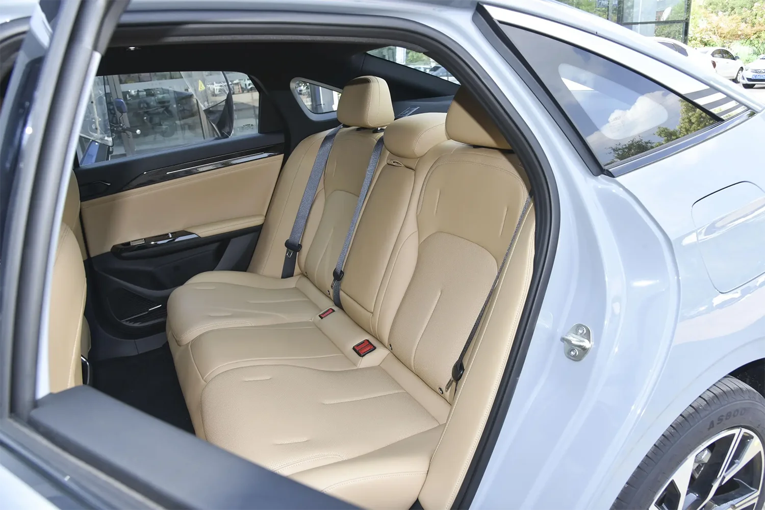 2023 Geely Auto Galaxy L6 60km 125 Km 1.5T 3DHT Hybrid LHD Sedan Yinhe L6 Electric Sedan Deposit