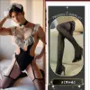 Body nero, fascia per capelli, anello al collo, braccialetti, calze nere