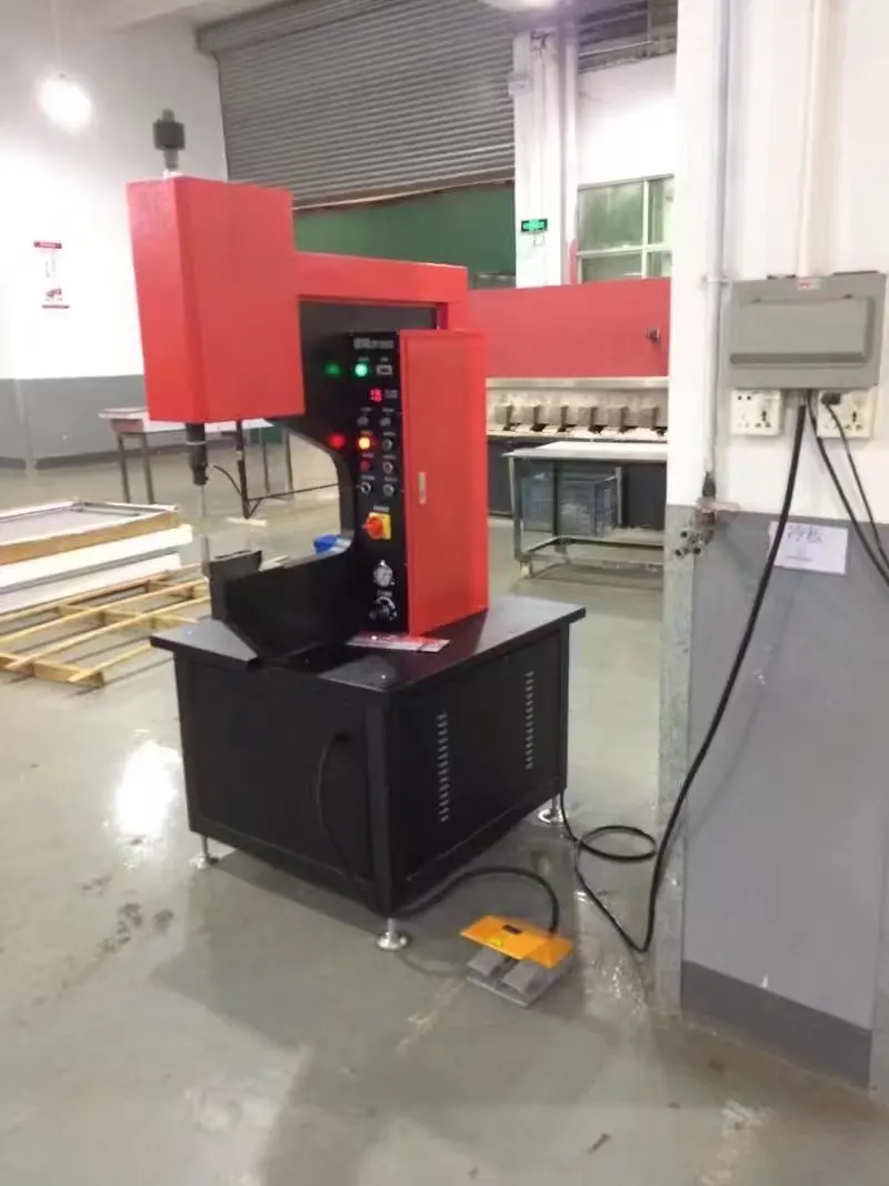 2023 Automatic Feed Rivet Machine Riveting Machine for Pcb