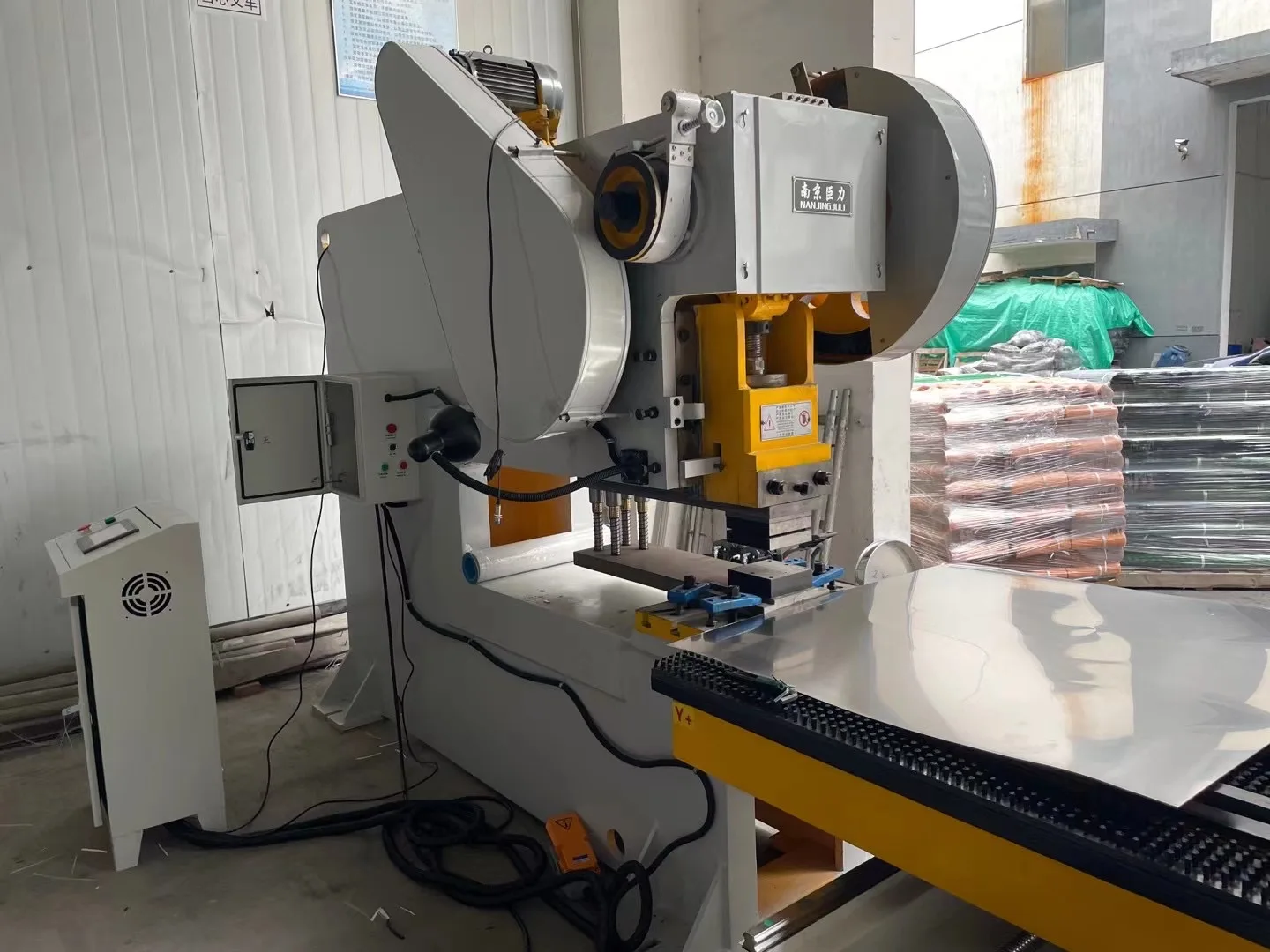 New Deep Thorat Power Press Sheet Metal CNC Feeder Punch Press Machine Plate Feeding Table