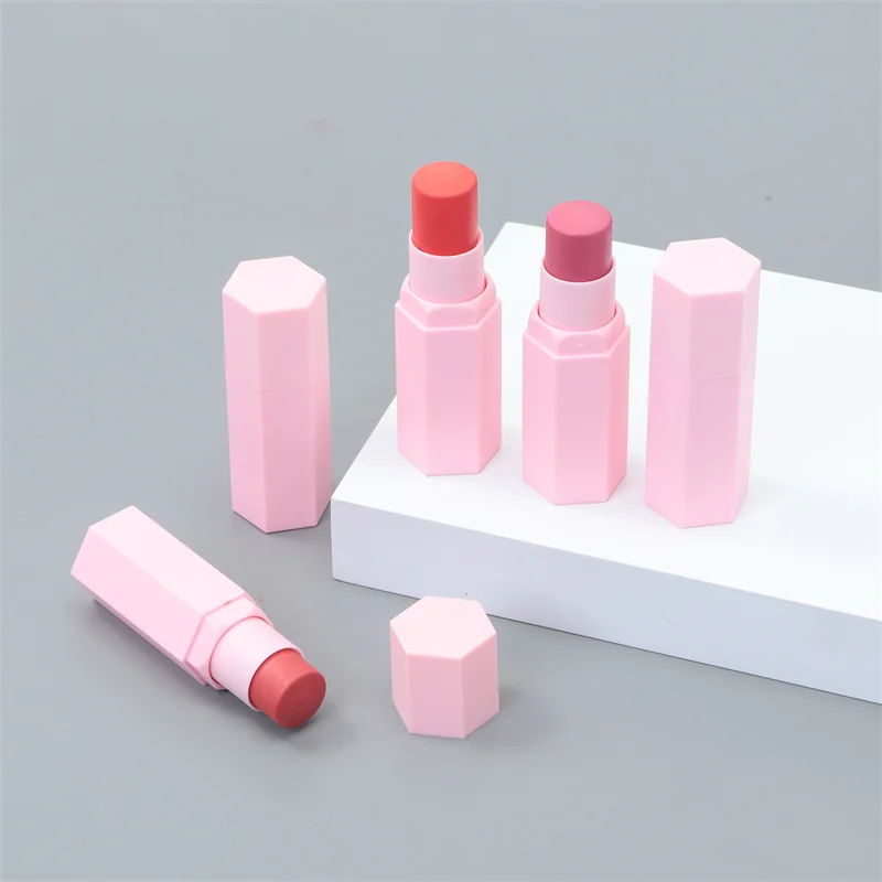 Румяна в форме сердца