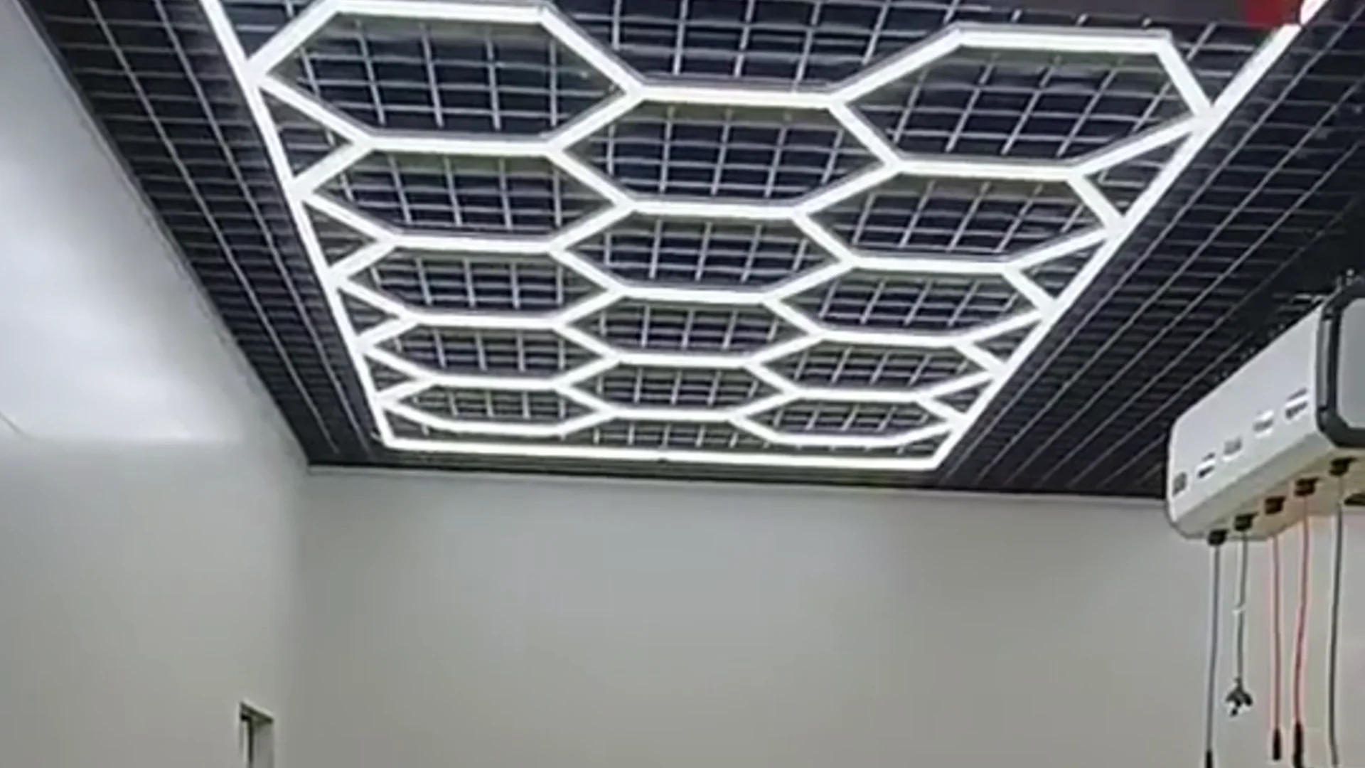 ハニカムライト LED 照明 業務用LEDカーディテーリングライト 6500K 680W ダークエリアなし