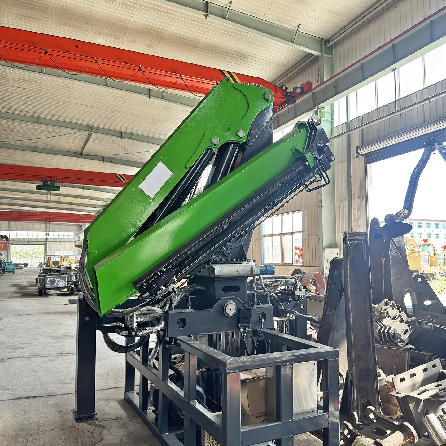 Truck-mounted knuckle boom crane, 5-ton, 12m reach