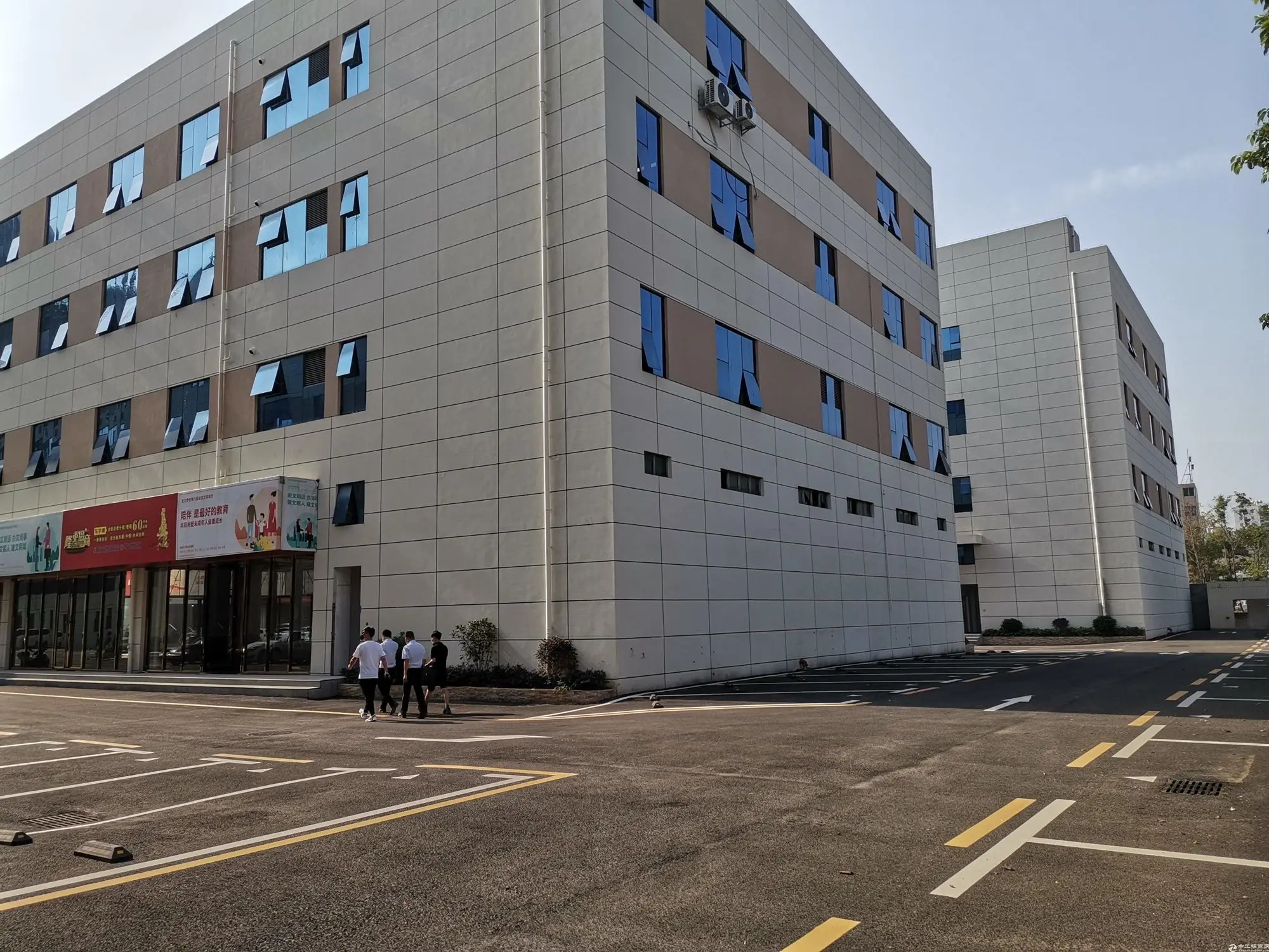 Guangzhou Carqilight Auto Parts Co., Ltd. 2