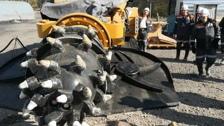 Cruking Tunnel Boring Machine Mining Roadheader for Coal Mine Exploration STR318H