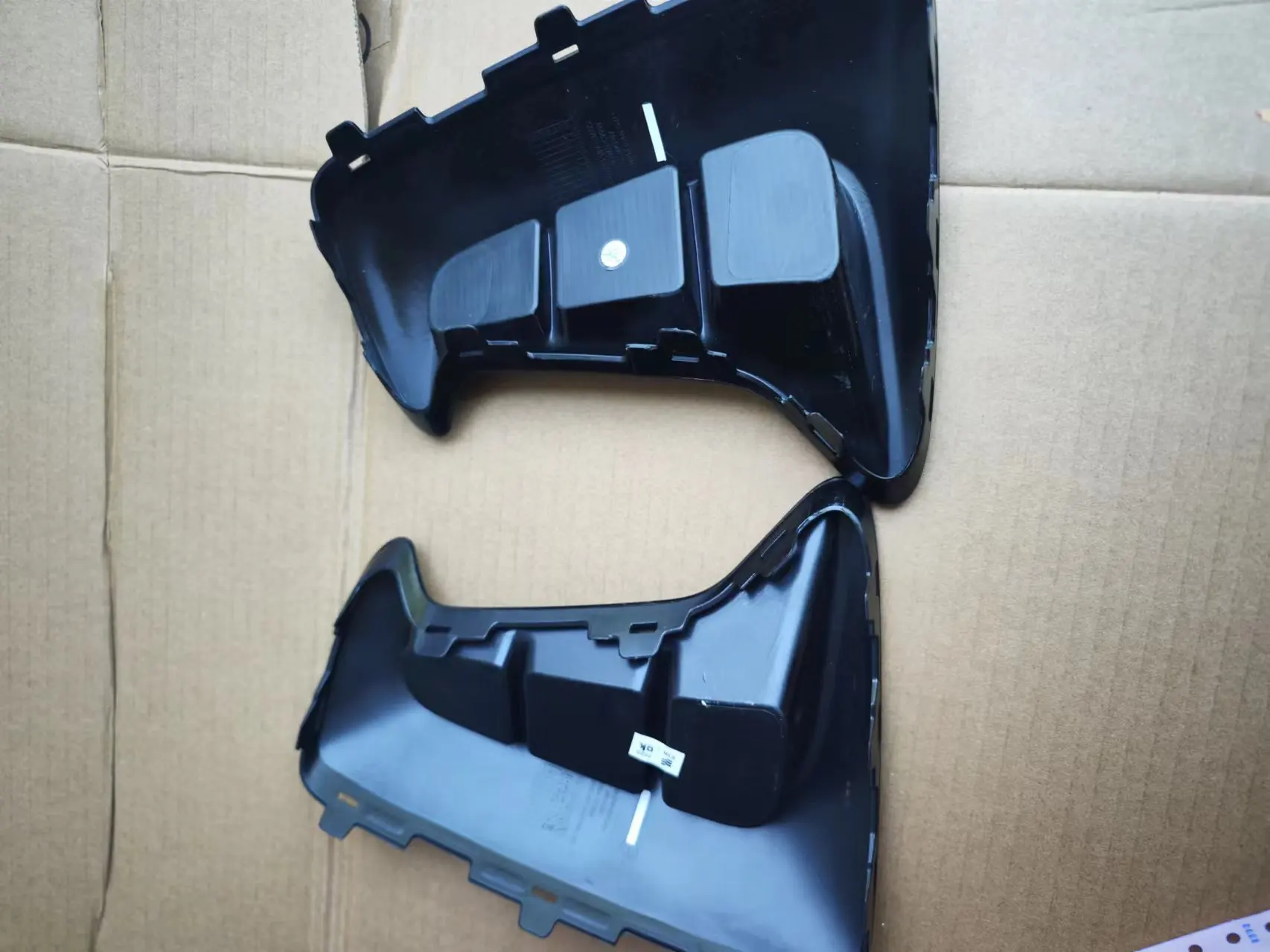 ガッデム HYUNDAI KONA FRONT BUMPER MLDG RIGHT (Passenger Side) PTM