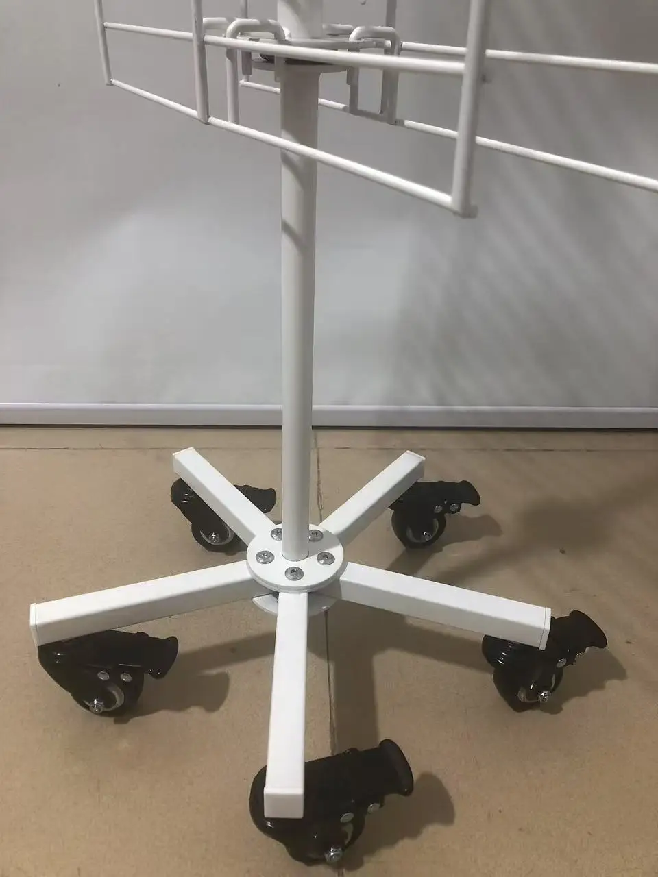 Double-side Iron Net Display Racks 360 Degree Rotation Metal Grid Gadget Display Stand with Removable Hooks and Caster