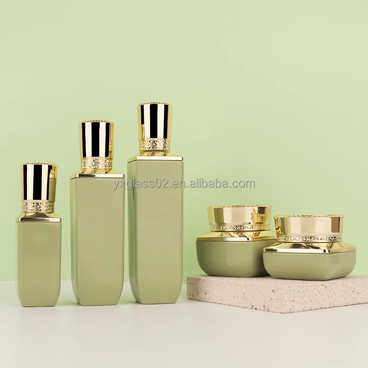 Cosmetic glass bottle set recyclable skincare cosmetic packaging glass container with Luxury pump spray cap manufacture