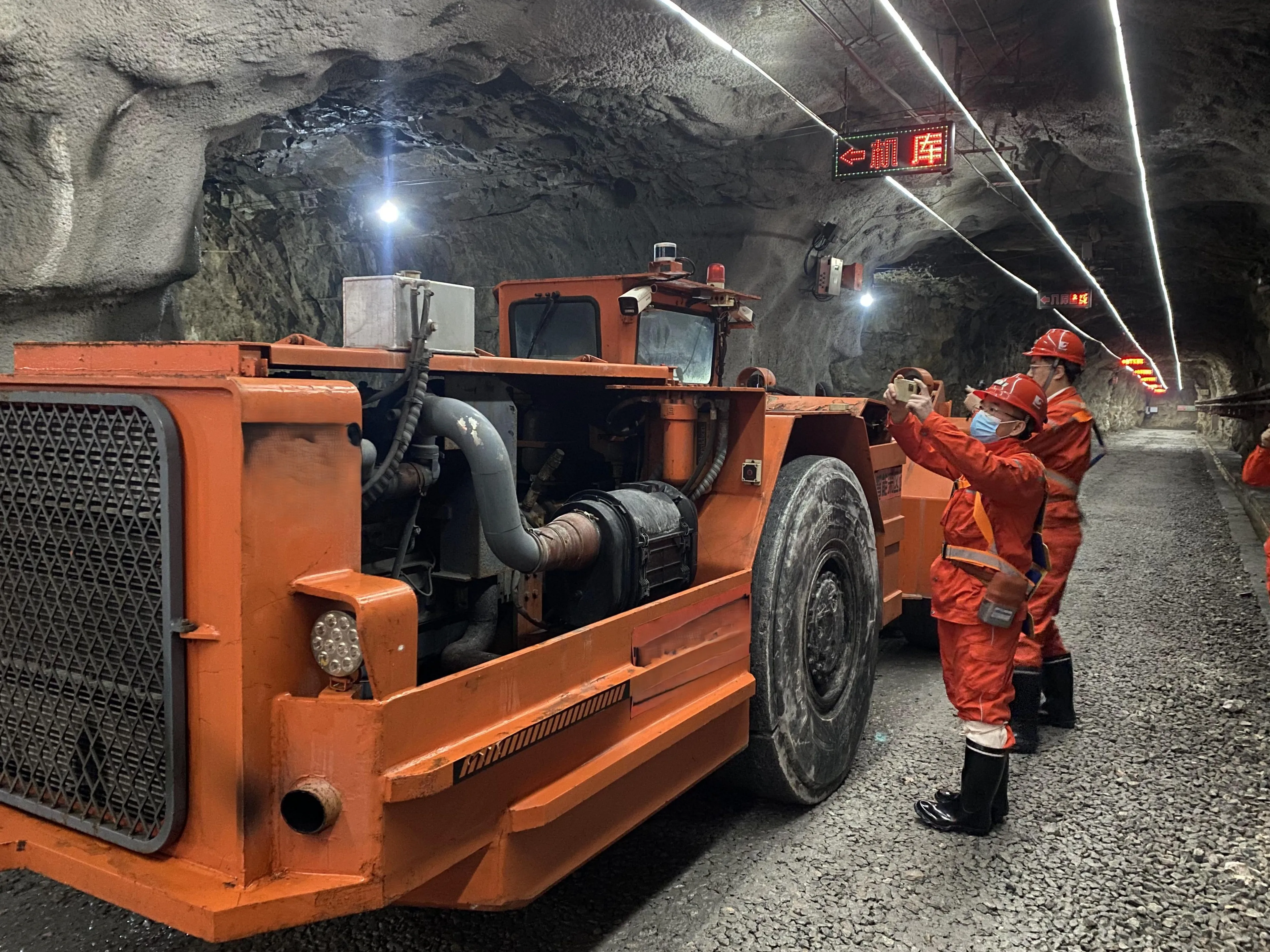 product high efficiency  tc 300 mini underground gold mining machine 6 ton 3m bucket diesel underground lhd-22