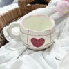 Tazza con griglia a forma di cuore rosso, 300ml