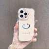 Étui miroir blanc crémeux avec motif smiley réconfortant.