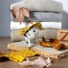 Design carino con topo e foglia d'acero