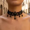 Girocollo con strass neri