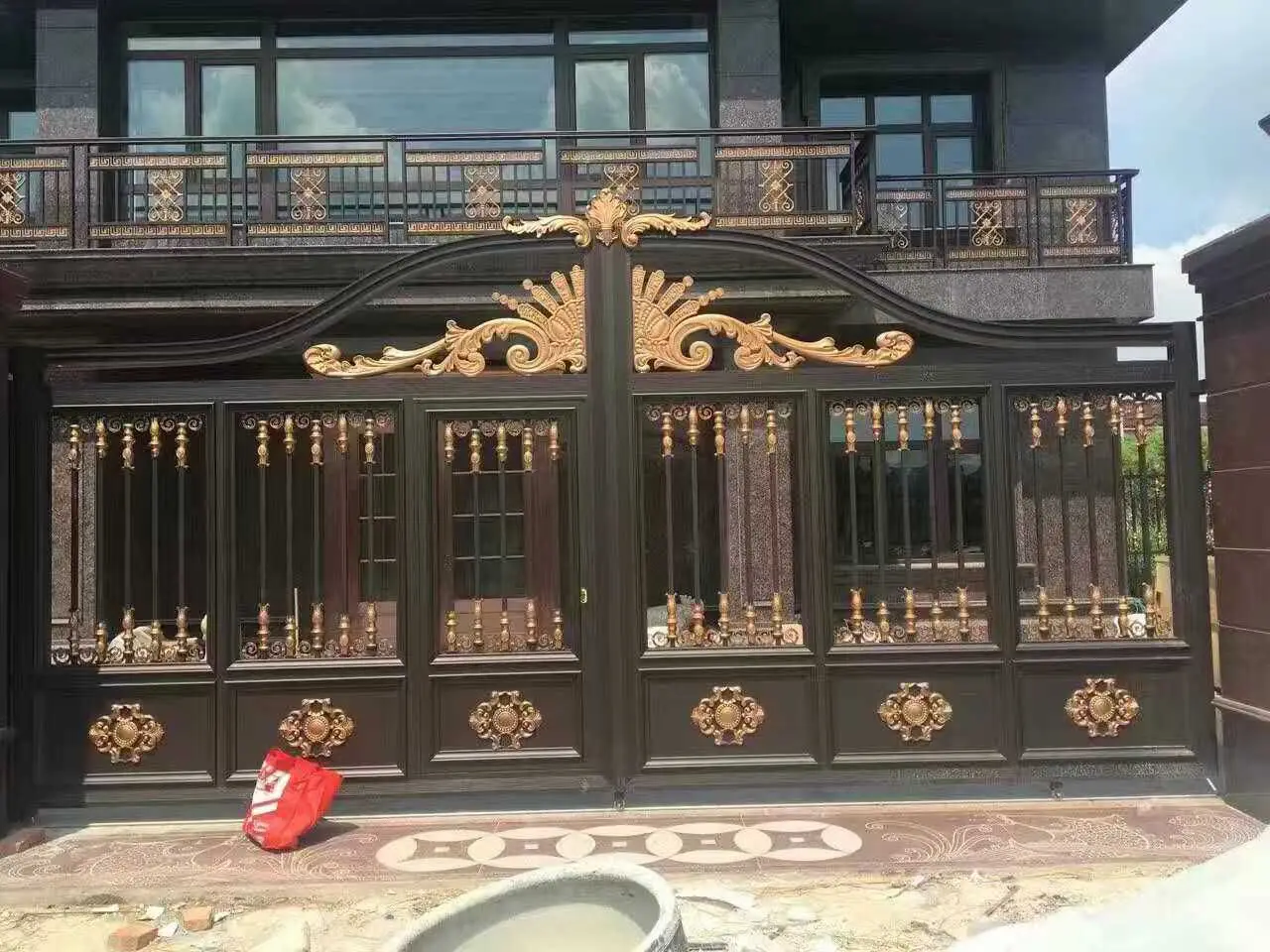 Factory Wholesale Gate Remote Iron Main Gate Designs in Pakistan