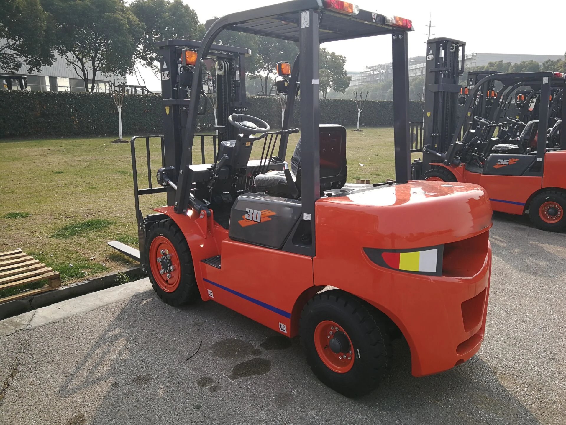 LONKING LG30 Multifunction Diesel Forklift with Free Lift Load 3 Ton for Sale